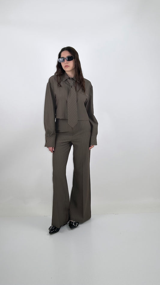 Camicia gessata con cravatta