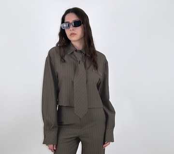 Camicia gessata con cravatta